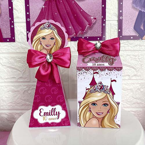 Kit Personalizado Barbie com 78 itens para festas, incluindo topo de bolo, pôsters e displays.